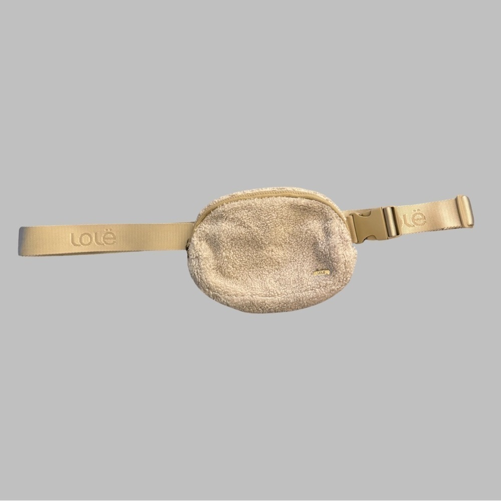 LOLE Sherpa Belt Bag